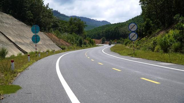 Theo ông Quý, trong thời gian tuyến đường chưa đưa vào khai thác, các nhà thầu phải dọn dẹp những đất đá vướng bên đường, khơi thông cống rãnh thoát nước; nếu sạt lở đã có bảo hiểm khắc phục. Nhà thầu tự bỏ kinh phí thực hiện duy tu bảo dưỡng công trình nếu còn trong thời gian bảo hành.