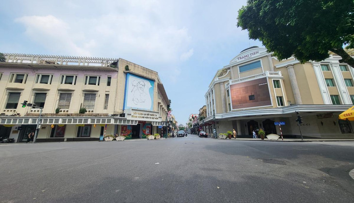 Lực lượng tham gia cuộc mít tinh ngày 19/8/1945 đã đi qua đường Paul Bert (nay là phố Tràng Tiền), sau đó tỏa đi khắp các phố phường Hà Nội.