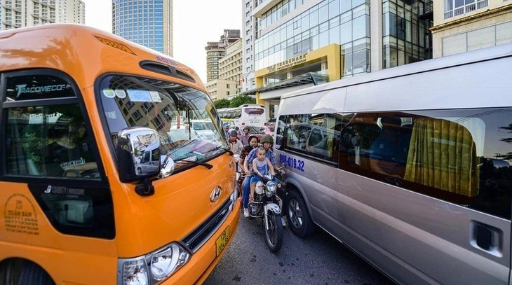 Các xe kinh doanh vận tải hành khách theo tuyến cố định cần phải có phù hiệu &quot;xe tuyến cố định&quot;