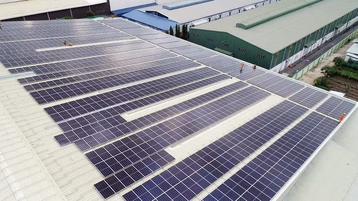 Bắc Ninh đã yêu cầu dừng ngay thi công điện mặt trời áp mái nhà trong khu công nghiệp. Ảnh minh họa.