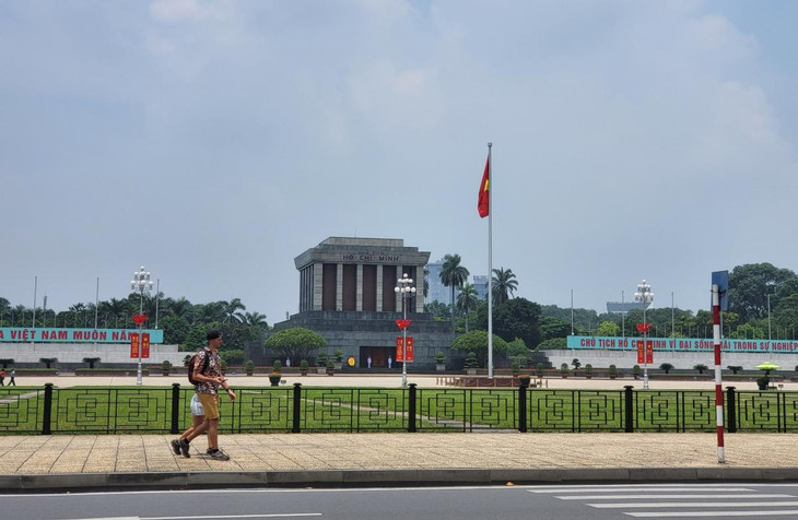 Quảng trường Ba Đình ngày nay là nơi diễn ra các sự kiện lớn của đất nước, cũng là địa điểm tham quan, vui chơi của nhân dân và du khách.