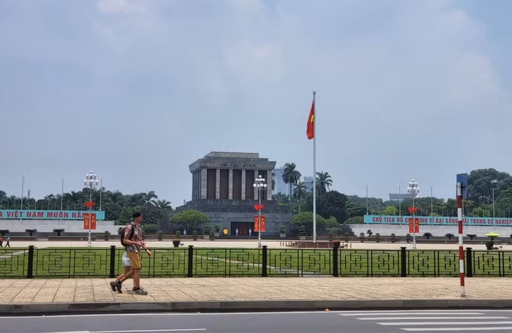 Quảng trường Ba Đình ngày nay là nơi diễn ra các sự kiện lớn của đất nước, cũng là địa điểm tham quan, vui chơi của nhân dân và du khách.