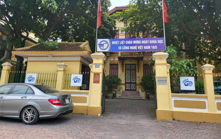 Trong Cách mạng Tháng Tám năm 1945, ngôi nhà số 101 Trần Hưng Đạo là trụ sở Ủy ban Quân sự Cách mạng Hà Nội. Sáng 18/8/1945, Ủy ban Quân sự Cách mạng Hà Nội đã họp phiên đầu tiên tại đây.