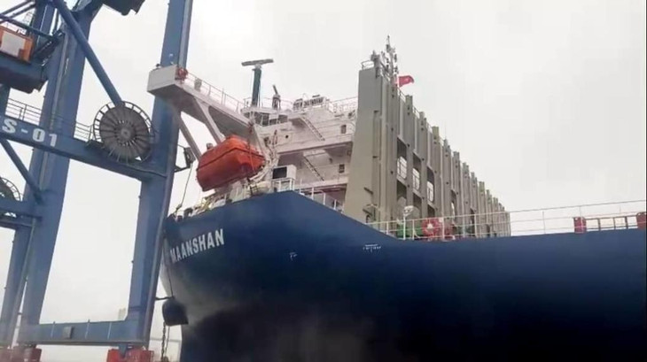 Tàu Maanshan va vào trụ cẩu giàn tại cảng Đình Vũ, Hải Phòng
