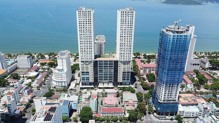 Khu đất Trường Chính trị được xây dựng hai tòa cao ốc (màu trắng) dùng làm khách sạn, trung tâm thương mại