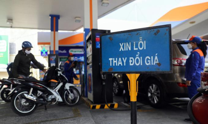 Giá xăng bớt 1.000 đồng thuế môi trường từ 11/7 Giá xăng bớt 1.000 đồng thuế môi trường từ 11/7