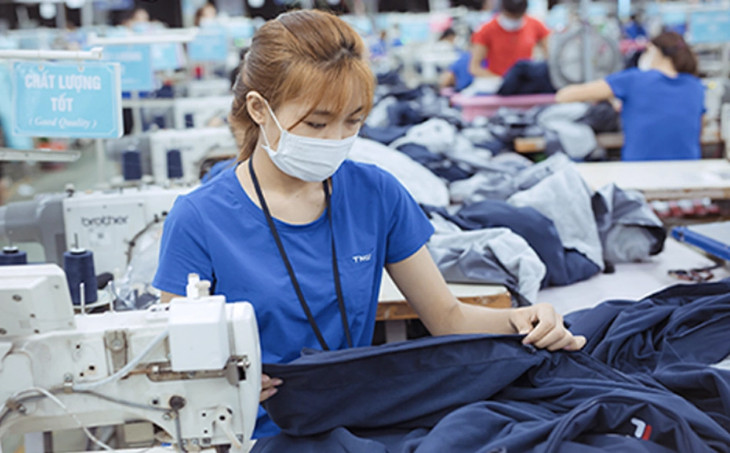 Công nhân làm việc tại nhà máy của TNG