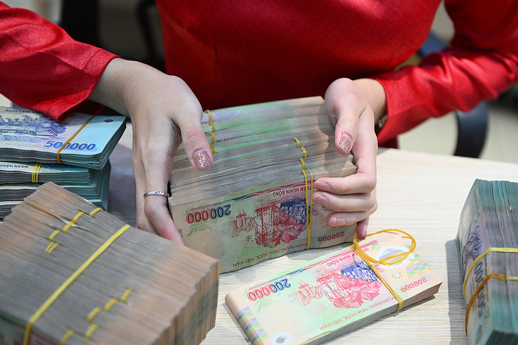 Giao dịch tại một ngân hàng ở Hà Nội Giao dịch tại một ngân hàng ở Hà Nội