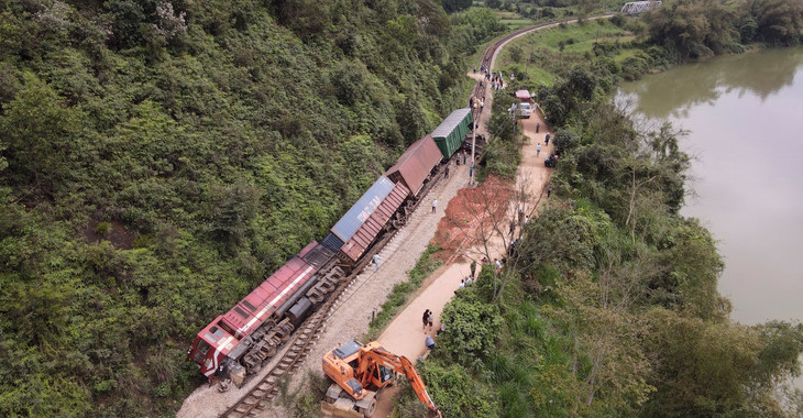Khu vực tàu trật bánh là Km378+400 thuộc khu gian Thanh Luyện - Hòa Duyệt