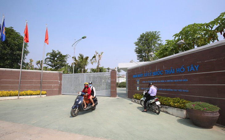 Thành phố dùng nước đã qua xử lý của nhà máy nước thải để bổ cập cho Hồ Tây