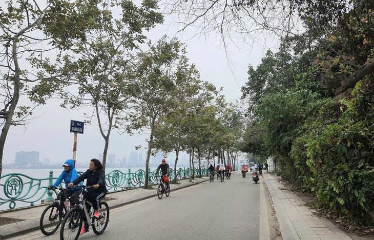 Đường Quảng An hiện có mặt cắt ngang 5 - 8 m