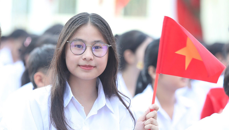 Học sinh trong lễ khai giảng năm học tại Trường THPT Minh Quang, Ba Vì, Hà Nội