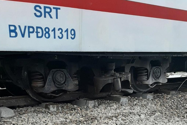 Hiện trường tàu bị trật bánh