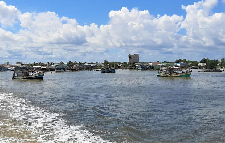 Cửa biển Sông Đốc, nơi phát hiện tàu cá chở 38 người Việt nhập cảnh trái phép