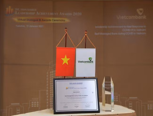 Danh hiệu “Ngân hàng được quản trị tốt nhất trong đại dịch COVID-19” và danh hiệu "Lãnh đạo xuất sắc trong việc ứng phó với đại dịch COVID-19 tại Việt Nam” do The Asian Banker trao tặng