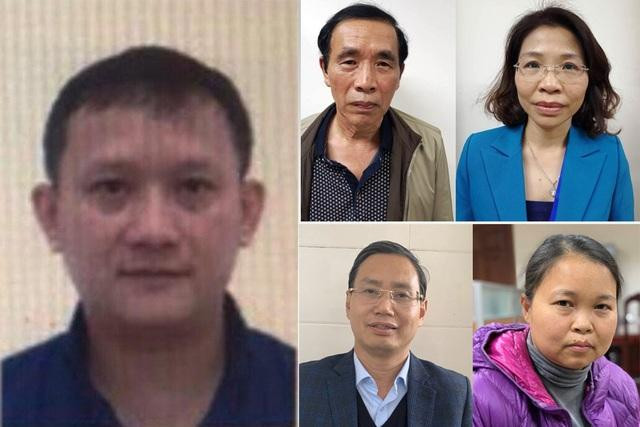 Bị can Bùi Quang Huy (ảnh to). Từ trên xuống dưới, từ trái qua phải gồm các bị can: Nguyễn Tiến Học, nguyên Phó Giám đốc Sở Kế hoạch và Đầu tư thành phố Hà Nội; Phạm Thị Kim Tuyến, Trưởng phòng Đăng ký kinh doanh Sở Kế hoạch và Đầu tư thành phố Hà Nội; Nguyễn Văn Tứ, Chánh Văn phòng Thành ủy Hà Nội, nguyên Giám đốc Sở Kế hoạch và Đầu tư TP Hà Nội và bị can Phạm Thị Thu Hường, Chánh Văn phòng Sở Kế hoạch và Đầu tư thành phố Hà Nội.