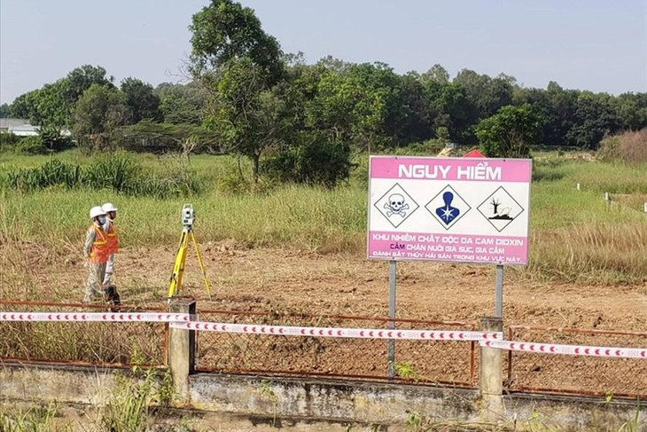 Xử lý dioxin bên trong sân bay Biên Hoà