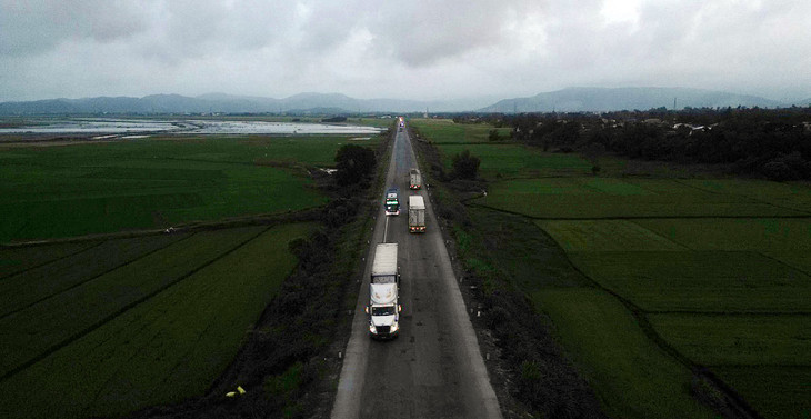 Đường tránh Quốc lộ 1 qua thị xã Đức Phổ không có chiếu sáng