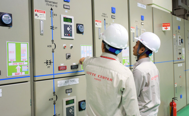 Công tác kiểm tra của các kỹ thuật viên của TTTM Lotte Center