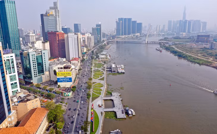 Công viên bến Bạch Đằng nối với phố đi bộ Nguyễn Huệ qua đường Tôn Đức Thắng