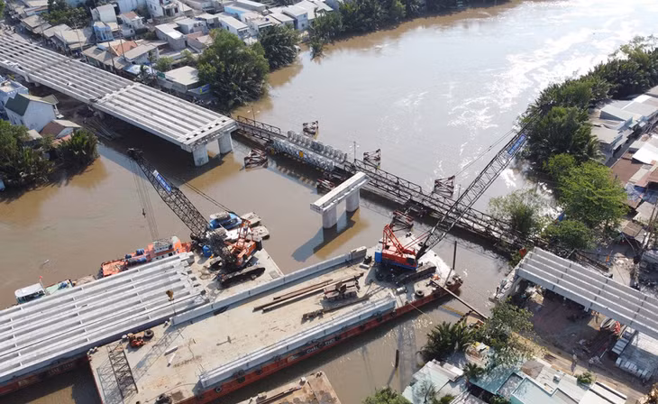 Công trường cầu Long Kiểng