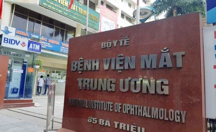 Các đối tượng đóng giả là bác sỹ đang công tác tại Bệnh viện Mắt Trung ương để lừa đảo nhiều bị hại