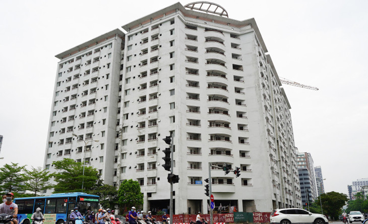 Được khởi công xây dựng từ năm 2010 và dự kiến hoàn thành trong năm 2013, thế nhưng đến nay sau hơn 10 năm thi công, dự án nhà ở tái định cư N01 - D17 Duy Tân (Cầu Giấy, Hà Nội) vẫn chưa thể hoàn thành thậm chí còn bị bỏ hoang, không có người ở. Được khởi công xây dựng từ năm 2010 và dự kiến hoàn thành trong năm 2013, thế nhưng đến nay sau hơn 10 năm thi công, dự án nhà ở tái định cư N01 - D17 Duy Tân (Cầu Giấy, Hà Nội) vẫn chưa thể hoàn thành thậm chí còn bị bỏ hoang, không có người ở.