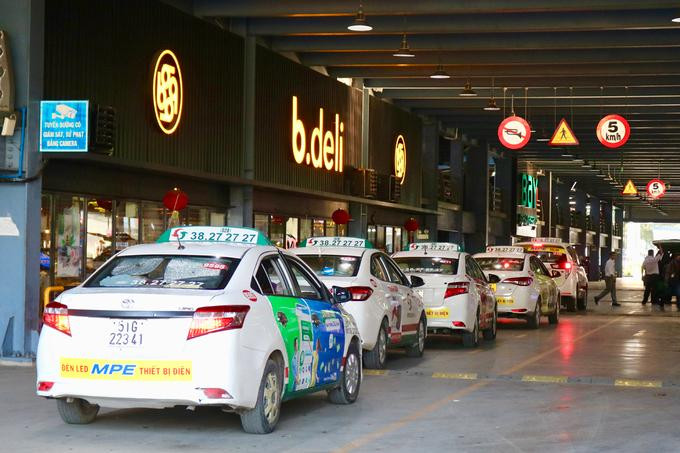 400 taxi ở TP.HCM được hoạt động để chở người bệnh