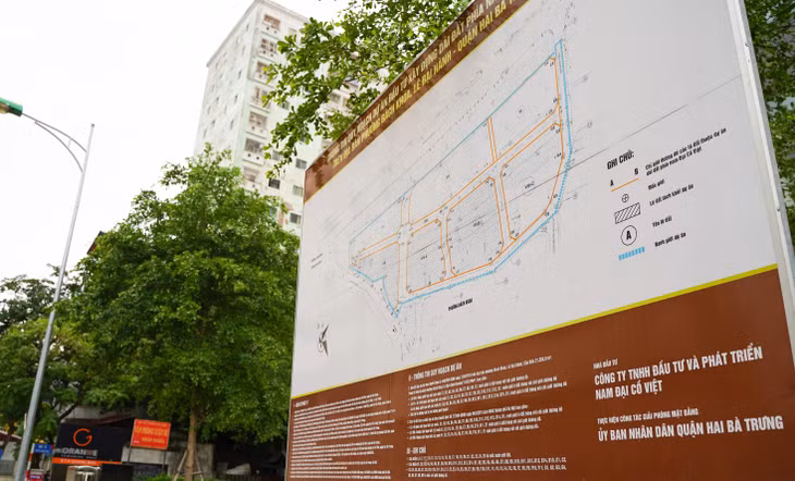 Trên bảng thông tin quy hoạch dự án, chủ đầu tư là Công ty TNHH Đầu tư và Phát triển Nam Đại Cồ Việt. Công ty này có trụ sở ngay tại tòa nhà 4A Tạ Quang Bửu.