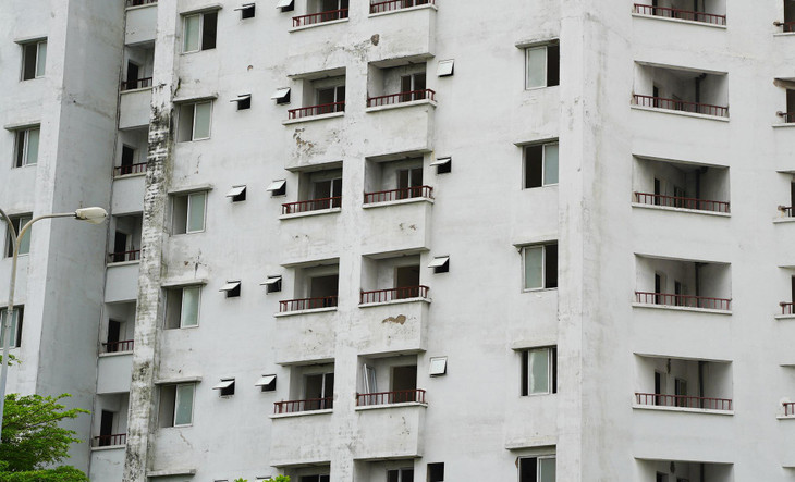 Là dự án tái định cư nhưng hồi đầu năm 2018 khi có tin sắp hoàn thiện, dự án N01 - D17 được rao bán rầm rộ dù việc bốc thăm chọn căn vẫn chưa diễn ra. Nhiều môi giới nhà đất đã rao bán căn hộ với giá dao động 25 - 34 triệu đồng/m2 trong khi giá gốc của các dự án tái định cư thông thường chỉ rơi vào khoảng 14 - 17 triệu đồng/m2. Là dự án tái định cư nhưng hồi đầu năm 2018 khi có tin sắp hoàn thiện, dự án N01 - D17 được rao bán rầm rộ dù việc bốc thăm chọn căn vẫn chưa diễn ra. Nhiều môi giới nhà đất đã rao bán căn hộ với giá dao động 25 - 34 triệu đồng/m2 trong khi giá gốc của các dự án tái định cư thông thường chỉ rơi vào khoảng 14 - 17 triệu đồng/m2.