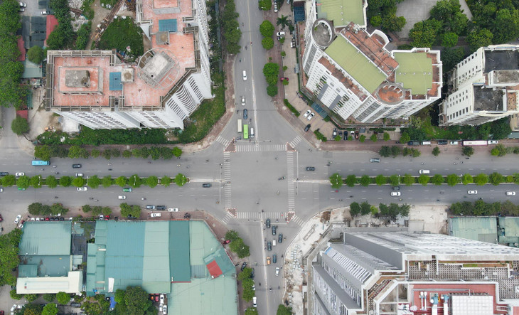 Dự án nhà ở tái định cư N01 - D17 Duy Tân được xây dựng trên khu "đất vàng" của quận Cầu Giấy khi sở hữu vị trí nằm ngay tại ngã tư phố Duy Tân và phố Trần Thái Tông (góc trên bên trái), tiếp giáp với nhiều tuyến đường trọng điểm của khu vực. Ngoài ra dự án nằm rất gần các trường đại học lớn của khu vực như: Đại học Quốc Gia, Đại học Sư Phạm, Học viện Báo chí và Tuyên truyền,… Dự án nhà ở tái định cư N01 - D17 Duy Tân được xây dựng trên khu "đất vàng" của quận Cầu Giấy khi sở hữu vị trí nằm ngay tại ngã tư phố Duy Tân và phố Trần Thái Tông (góc trên bên trái), tiếp giáp với nhiều tuyến đường trọng điểm của khu vực. Ngoài ra dự án nằm rất gần các trường đại học lớn của khu vực như: Đại học Quốc Gia, Đại học Sư Phạm, Học viện Báo chí và Tuyên truyền,…