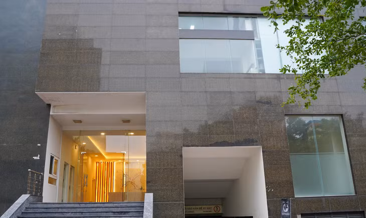 Đến nay, tòa nhà tái định cư 4A Tạ Quang Bửu (quận Hai Bà Trưng) vẫn trong tình trạng bị bỏ không. Chỉ có một số tầng khối đế được sử dụng làm văn phòng cho một số đơn vị, doanh nghiệp. Các tầng nhà phía trên không có người sinh sống nhiều năm nay.