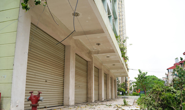 Một số chuyên gia bất động sản nhìn nhận, chất lượng xây dựng nhà tái định cư kém so tiêu chuẩn, quy chuẩn, trong khi xây dựng không tham vấn ý kiến cộng đồng dân cư… là một trong những nguyên nhân dẫn đến tình trạng cư dân không mặn mà với nhiều dự án nhà tái định cư.