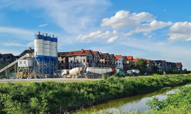 Do đó, TTCP thống nhất với Bộ Nội vụ và UBND TP. Hà Nội kiến nghị Thủ tướng Chính phủ giao UBND TP. Hà Nội tổ chức kiểm điểm trách nhiệm đối với Chủ tịch, Phó Chủ tịch tỉnh Hà Tây trước đây liên quan vụ việc.