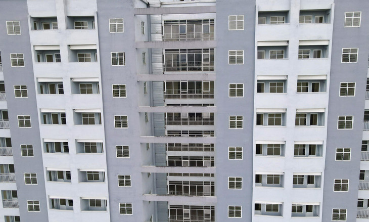 Tuy nhiên, đến nay, một số hạng mục vẫn chưa được sửa chữa, khiến người dân không khỏi xót xa bởi tòa chung cư nằm tại vị trí đắc địa trên mặt đường lớn Tân Mai, quận Hoàng Mai - đối diện là hồ Đền Lừ thoáng đãng, sạch, đẹp lại bị bỏ không.