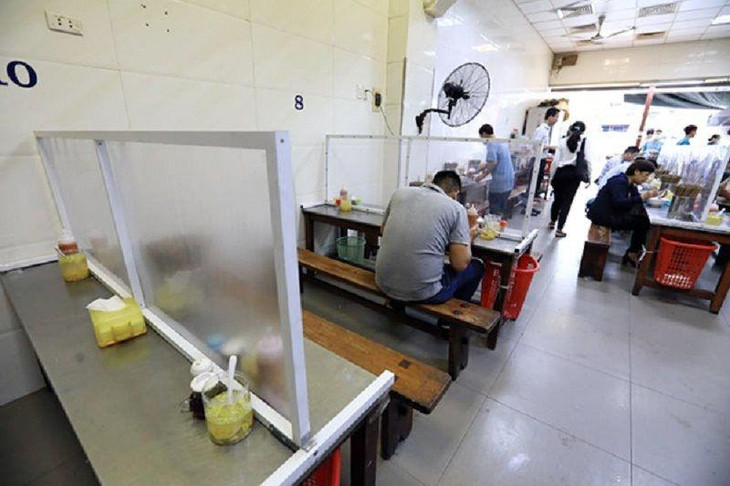 Hà Nội mở lại dịch vụ cắt tóc, ăn uống trong nhà từ 0h ngày 22/6 và phải đóng cửa trước 21h hàng ngày