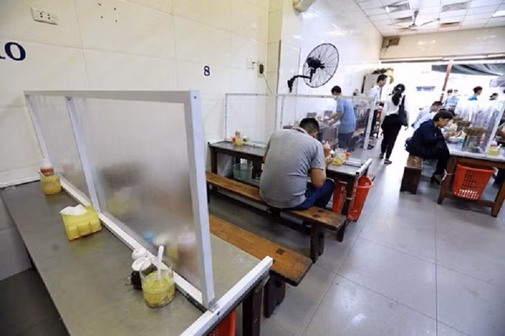 Hà Nội mở lại dịch vụ cắt tóc, ăn uống trong nhà từ 0h ngày 22/6 và phải đóng cửa trước 21h hàng ngày