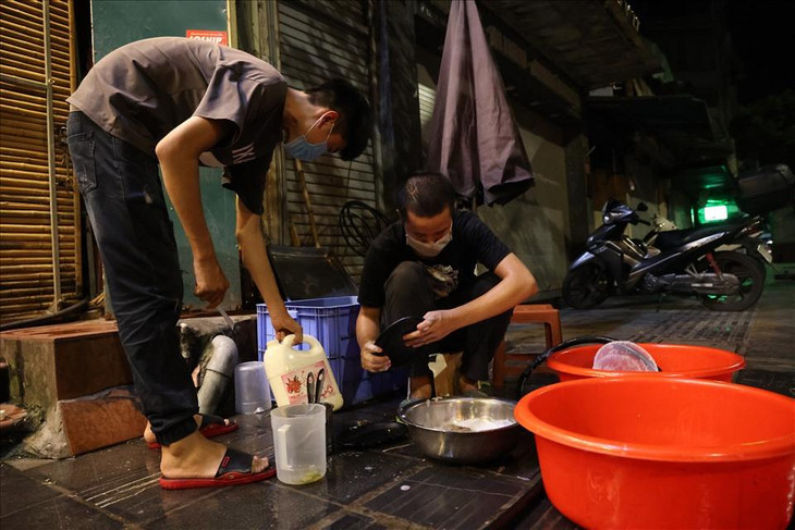 Do được phục vụ tại chỗ nên lượng nhân viên đi làm đông hơn so với những ngày trước.