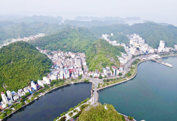 Vịnh trung tâm Cát Bà nằm trong khu vực được phát triển du lịch Vịnh trung tâm Cát Bà nằm trong khu vực được phát triển du lịch