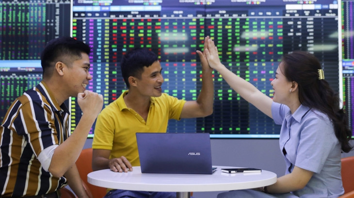 Phiên đầu năm 2022, thanh khoản thị trường đạt hơn 11.100 tỷ đồng