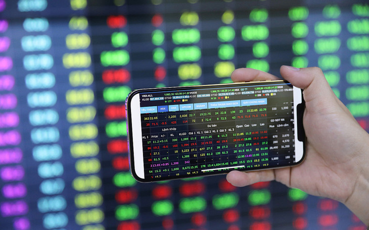 Tiền đổ mạnh vào cổ phiếu ngân hàng trong phiên giao dịch cuối năm giúp VN-Index tích lũy thêm 10 điểm