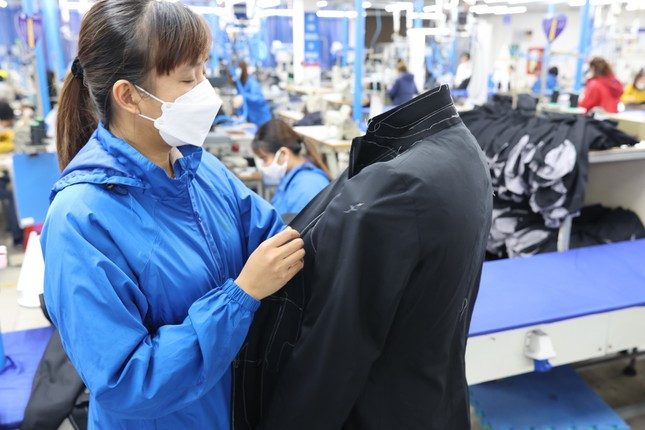 Sau nửa đầu tháng 1, hàng dệt may ước đạt 1,56 tỷ USD kim ngạch xuất khẩu và lọt top 5 nhóm hàng đạt kim ngạch tỷ USD