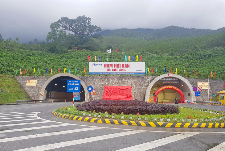Bộ GTVT phối hợp cùng Công ty CP Tập đoàn Đèo Cả, UBDN TP.Đà Nẵng tổ chức khánh thành hầm đường bộ Hải Vân 2 thuộc dự án hầm đường bộ Đèo Cả. Ảnh: Cao Dung