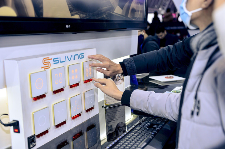 Các sản phẩm Sliving IoT của Sunshine Group thu hút sự chú ý của đông đảo khách tham gia triển lãm