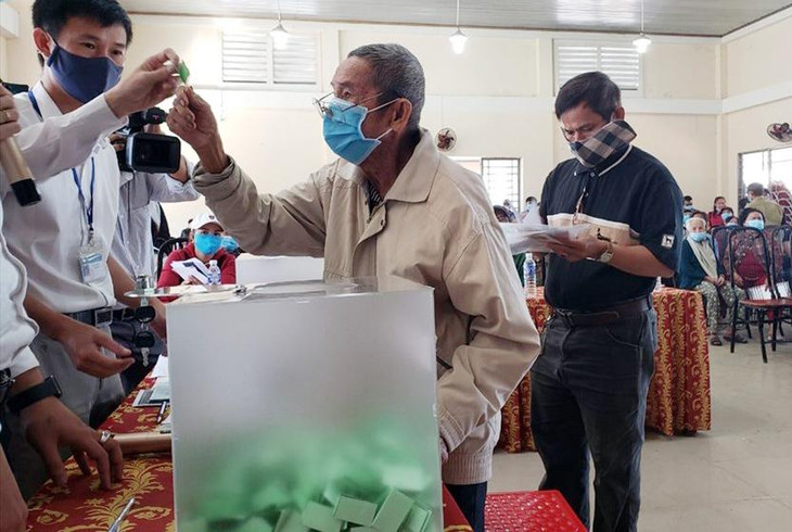 Người dân bốc thăm lô đất tái định cư dự án sân bay Long Thành