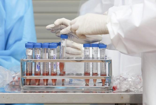 Phóng viên tác nghiệp Đại hội Đảng lần thứ XIII sẽ được xét nghiệm SARS-CoV-2. Ảnh minh hoạ