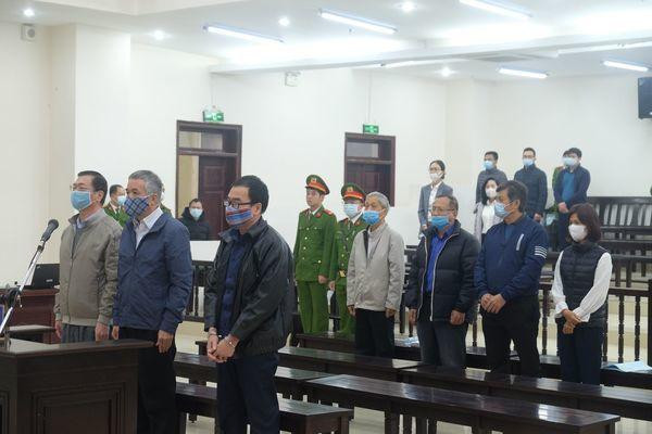 Các bị cáo tại phiên tòa hôm 7/1