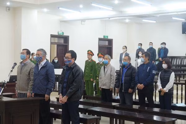 Các bị cáo tại phiên tòa hôm 7/1