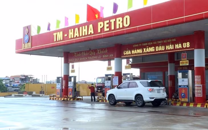 Hải quan dừng thông quan các lô hàng xăng dầu của Hải Hà Petro và Xuyên Việt Oil