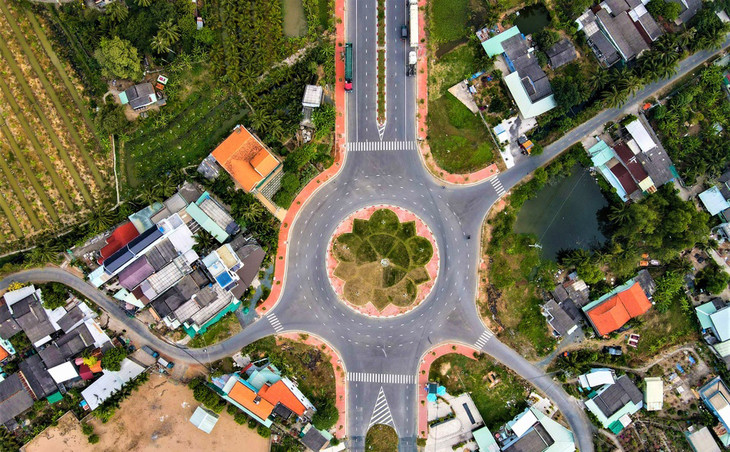 TP. Tân An - Long An được xem là một trong những đô thị vệ tinh của TP.HCM và là đô thị cửa ngõ của vùng Đồng bằng Sông Cửu Long TP. Tân An - Long An được xem là một trong những đô thị vệ tinh của TP.HCM và là đô thị cửa ngõ của vùng Đồng bằng Sông Cửu Long